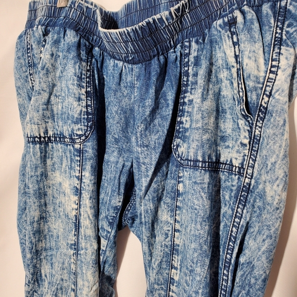 Motherhood Maternity jogger, Size Large - Picture 2 of 6